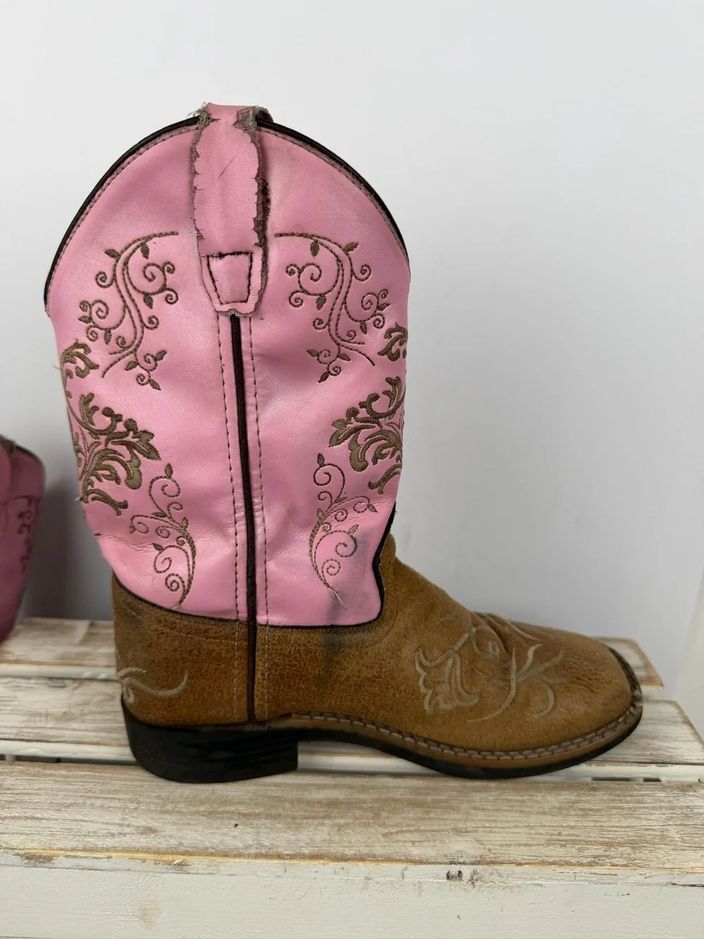 Old West kid's cowboy boots brown leather foot bed pink shaft embroidery size 3